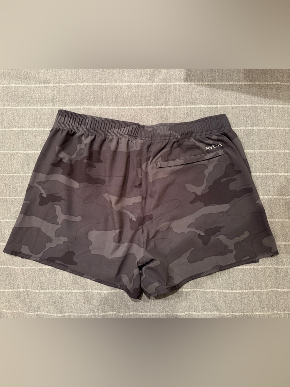 RVCA Women's Dark Camo Athletic Shorts, Size Large - Picture 5 of 6